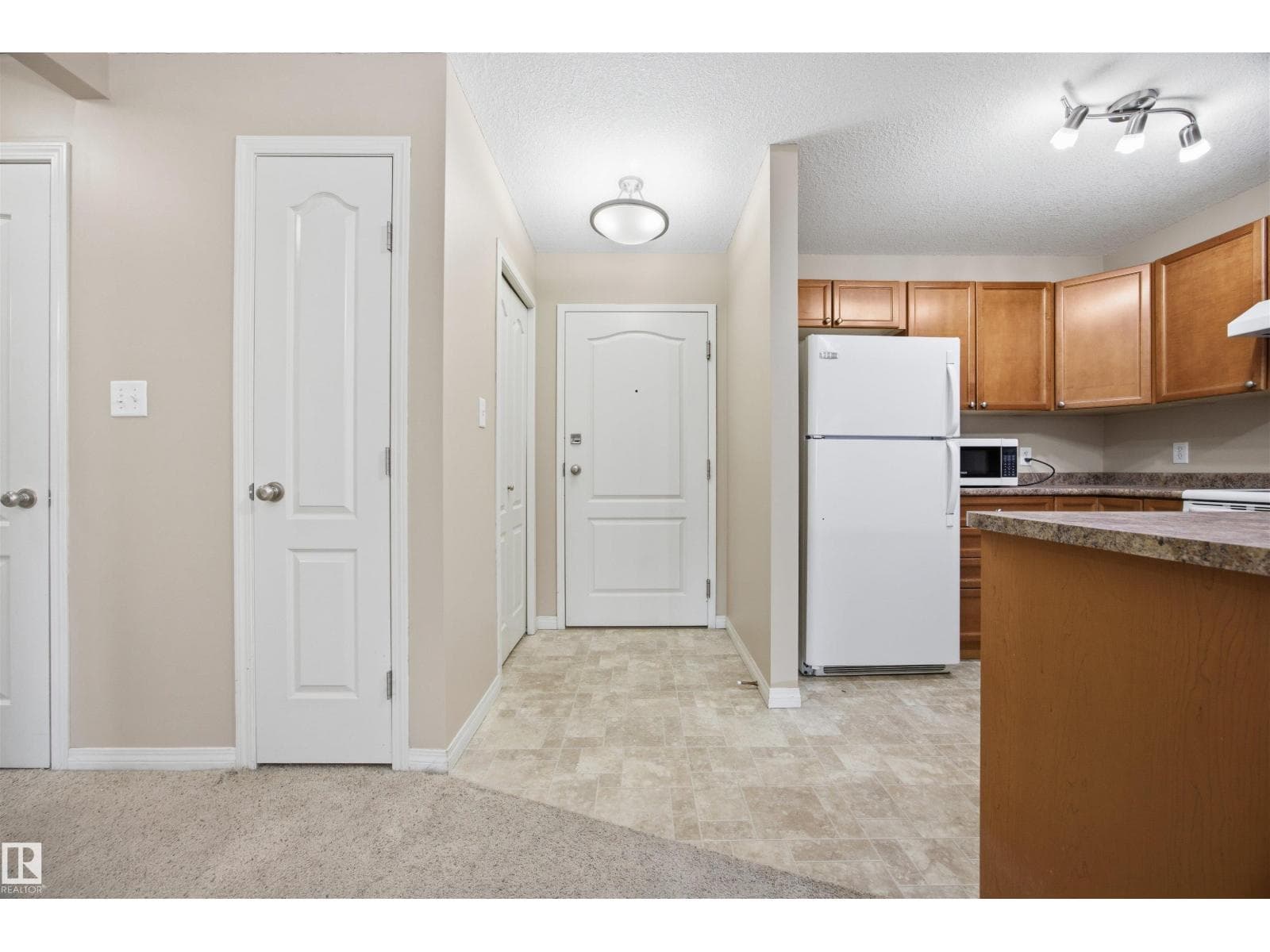 #107 4903 47 AV — photo 2