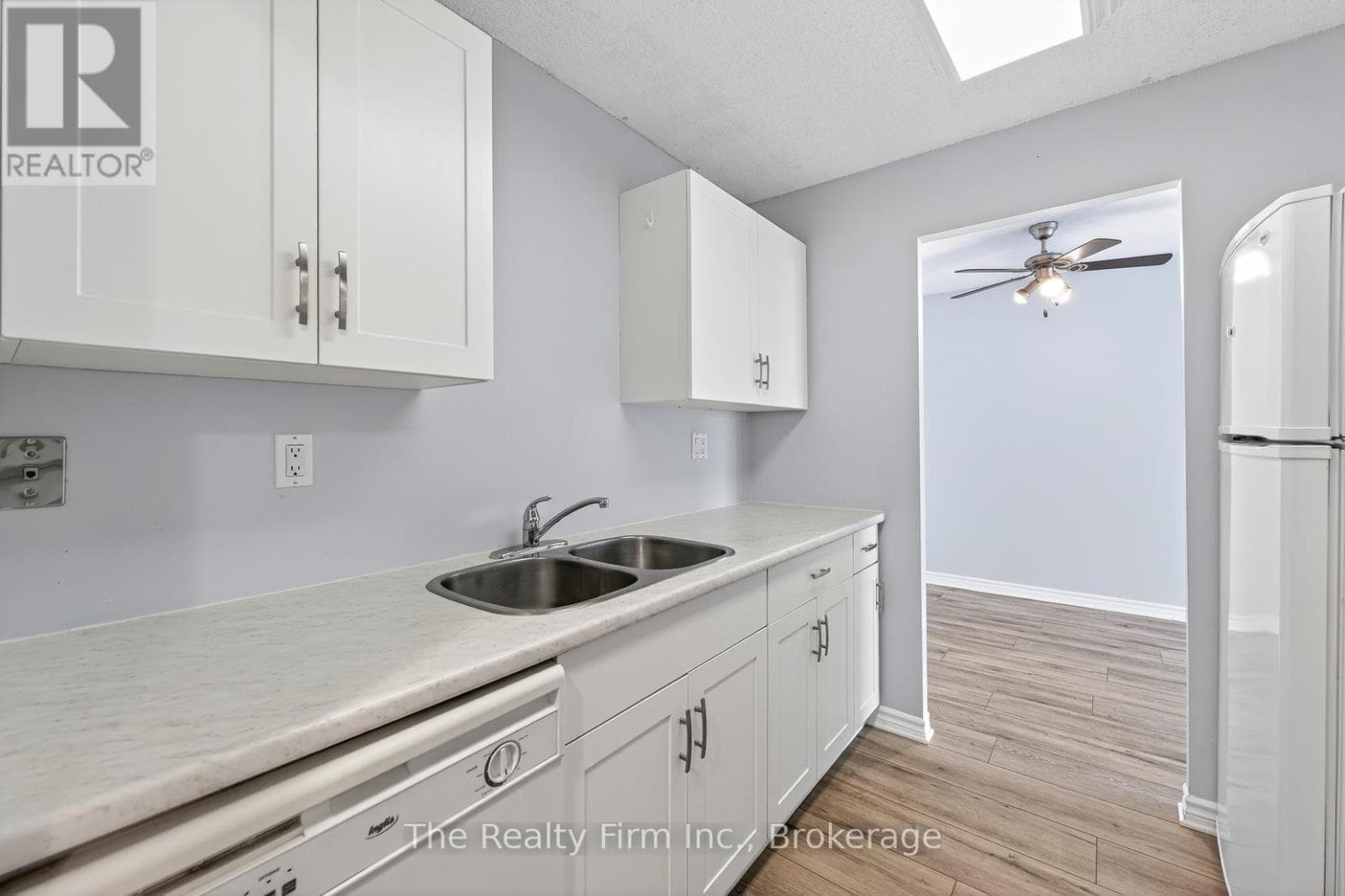1515 - 45 POND MILLS ROAD photo 4