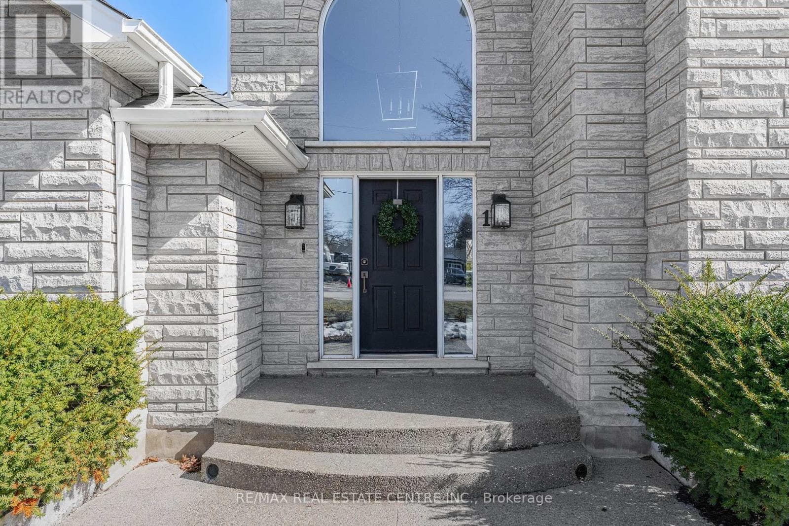1 BROWN AVENUE photo 3