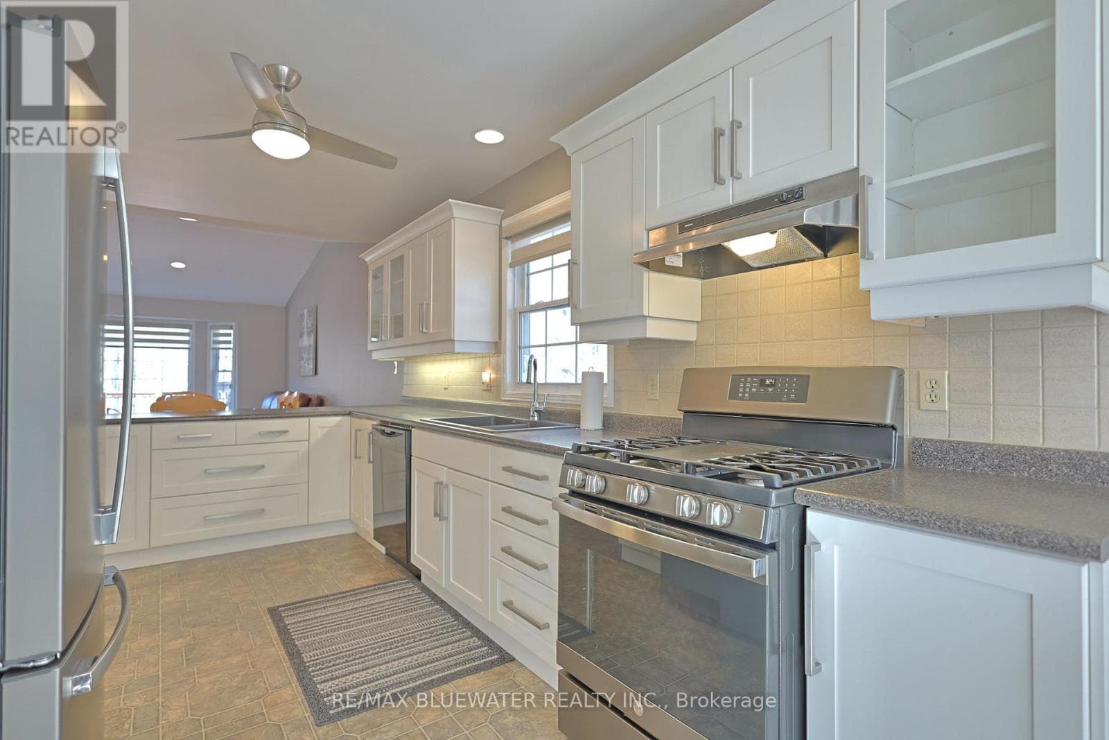 8 - 9826 NORTHVILLE CRESCENT photo 4