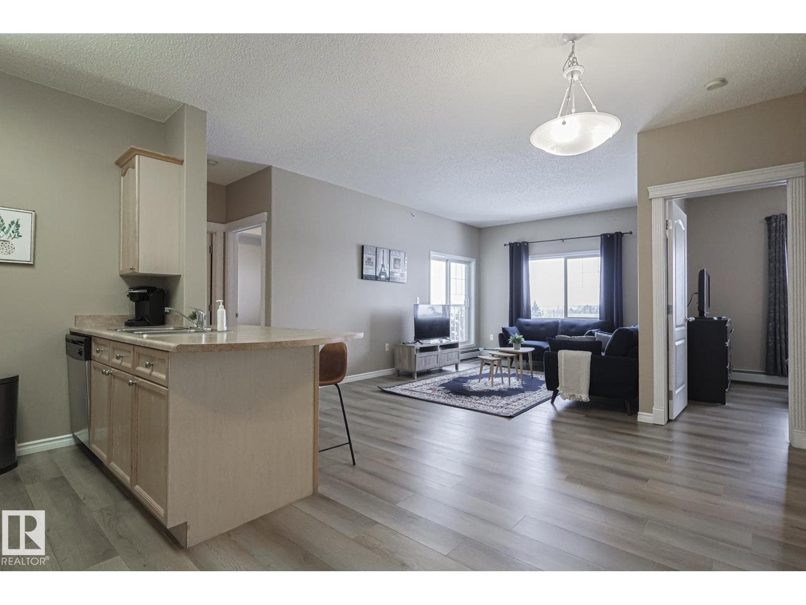 #431 16807 100 AV NW NW photo 5