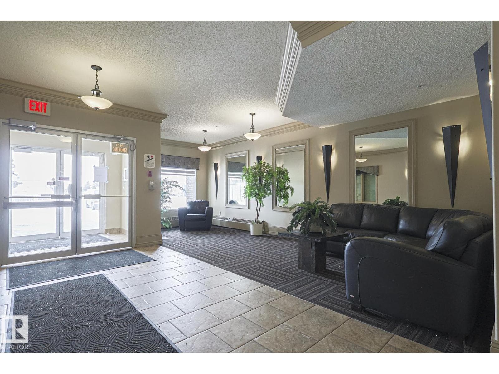 #431 16807 100 AV NW NW photo 3