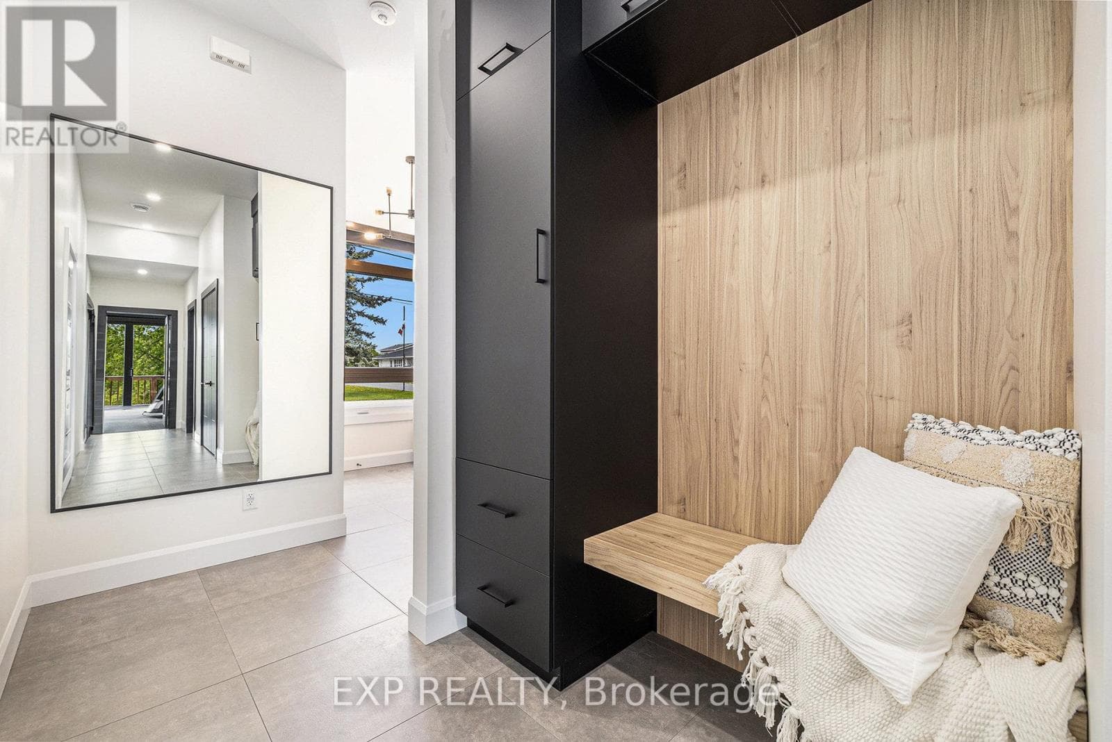 1056 NOTRE DAME STREET photo 3