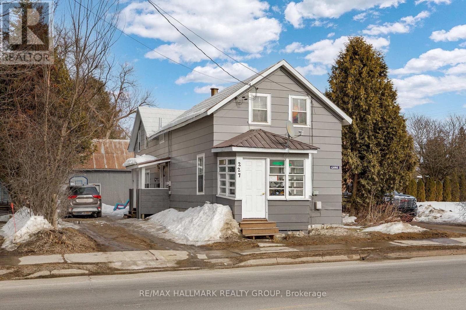 229 GORE STREET E photo 2