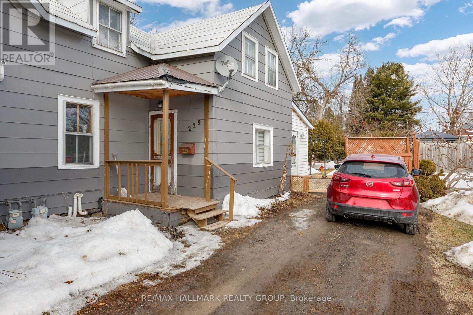 229 GORE STREET E photo 3