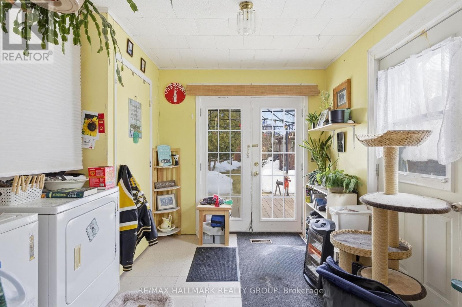 229 GORE STREET E photo 4