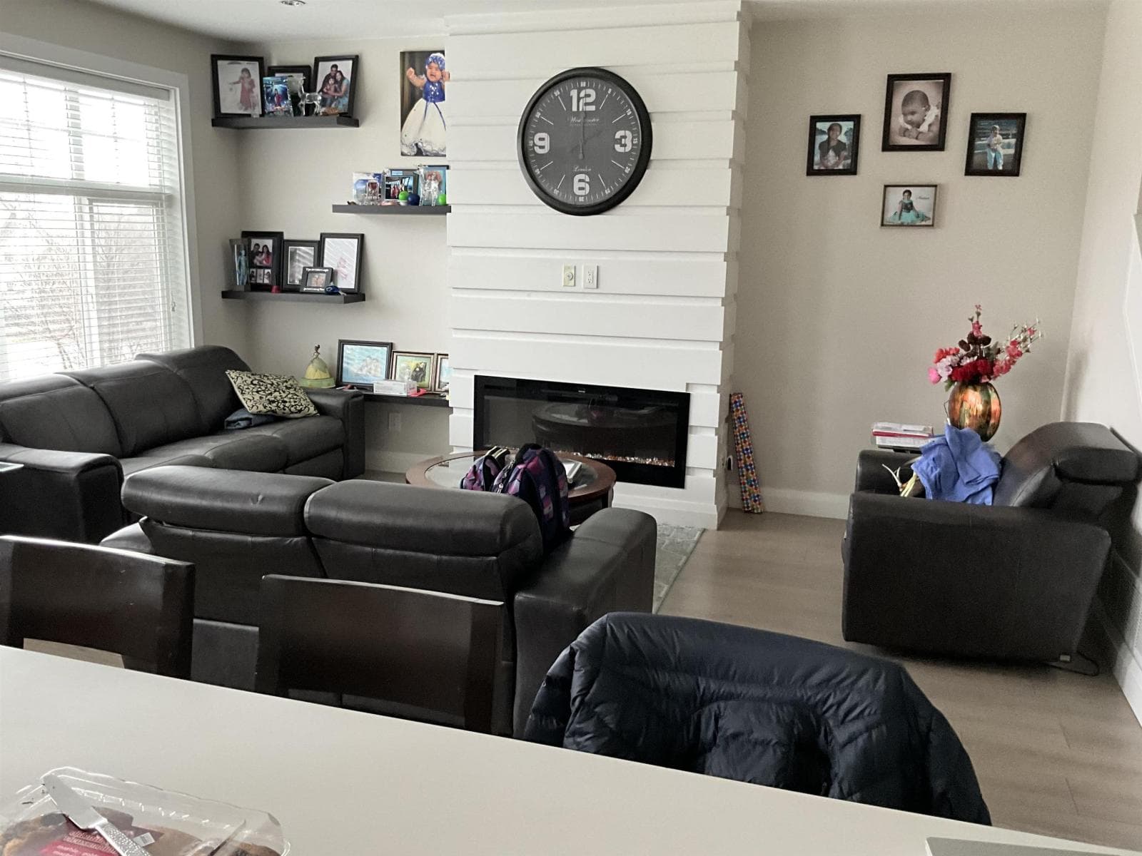 18 19938 70 AVENUE photo 3