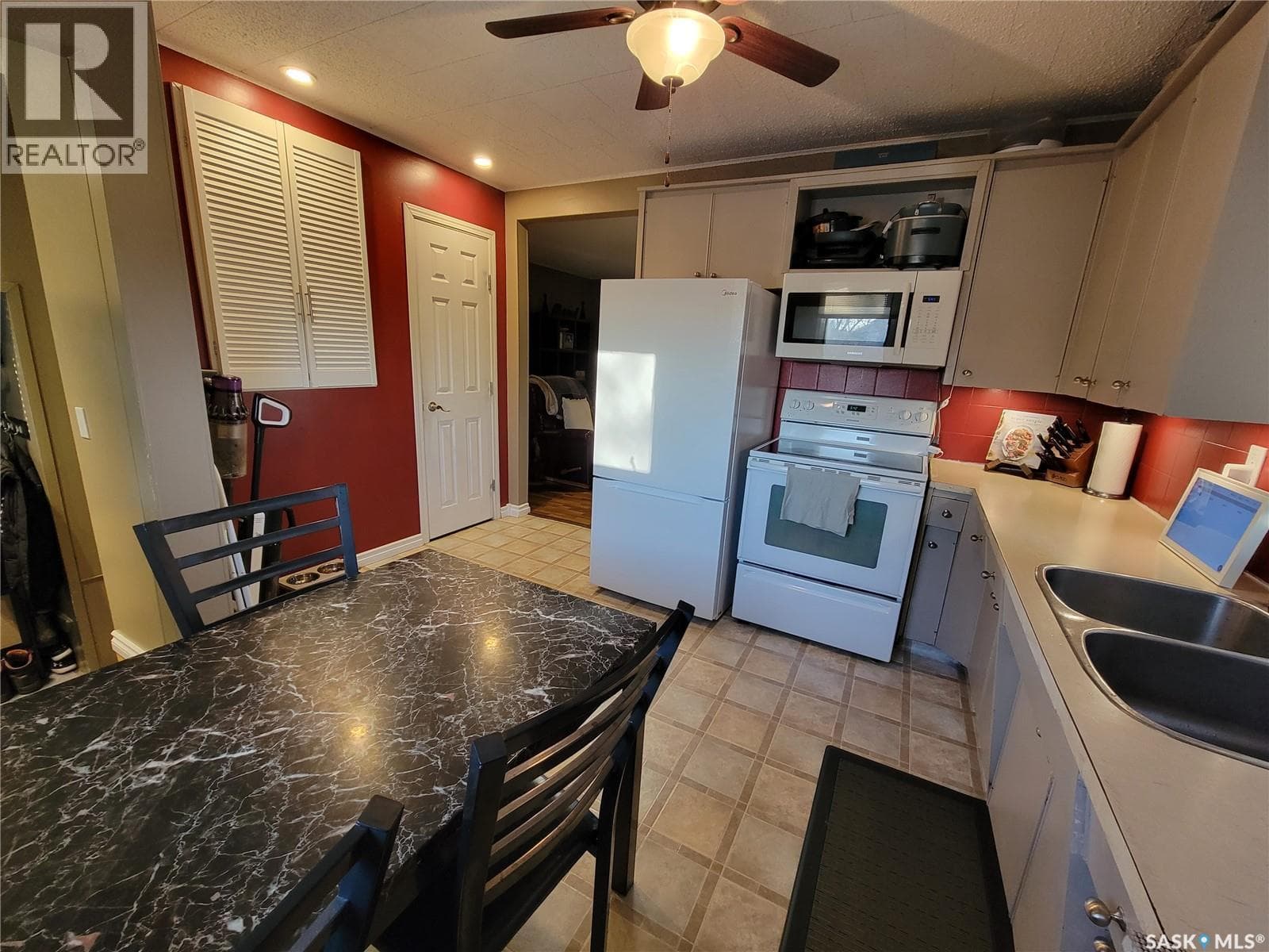 4812 post STREET photo 5