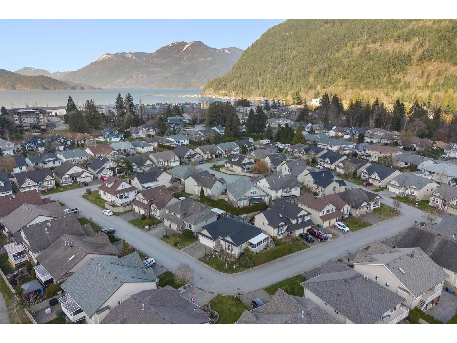 41 349 WALNUT AVENUE, Harrison Hot Springs photo 2