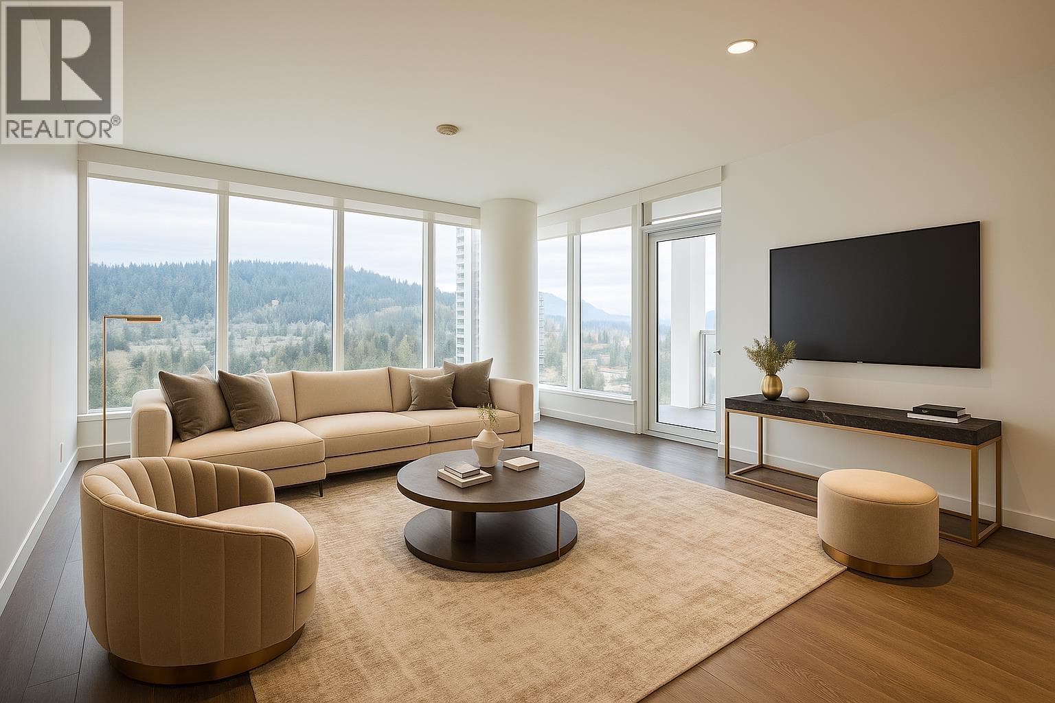 1604 567 CLARKE ROAD photo 3