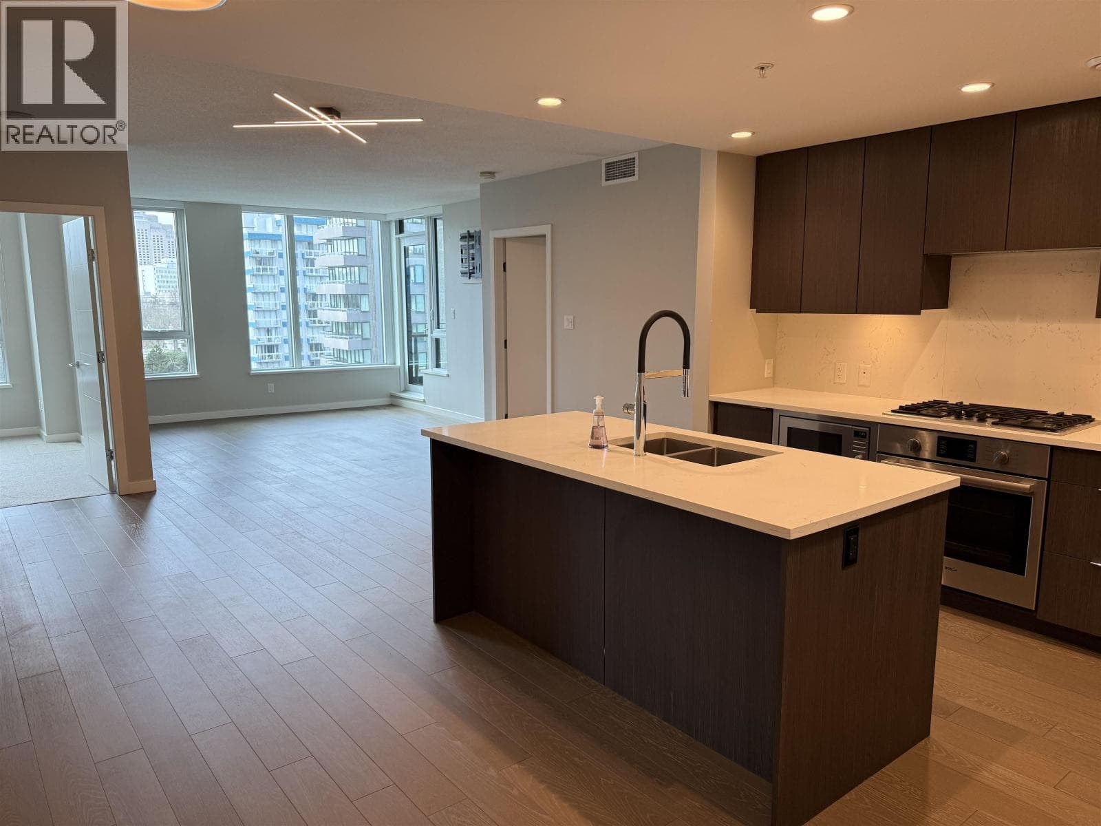 806 2888 CAMBIE STREET photo 4