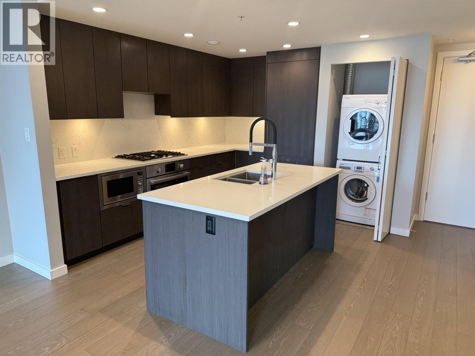 806 2888 CAMBIE STREET photo 2
