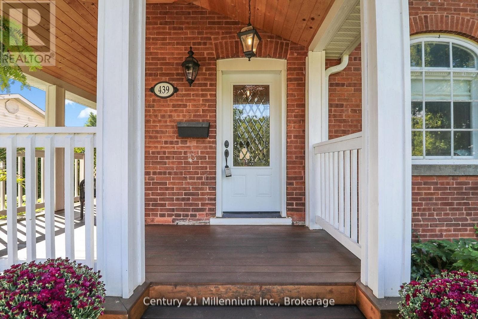 439 BIRCH STREET photo 2