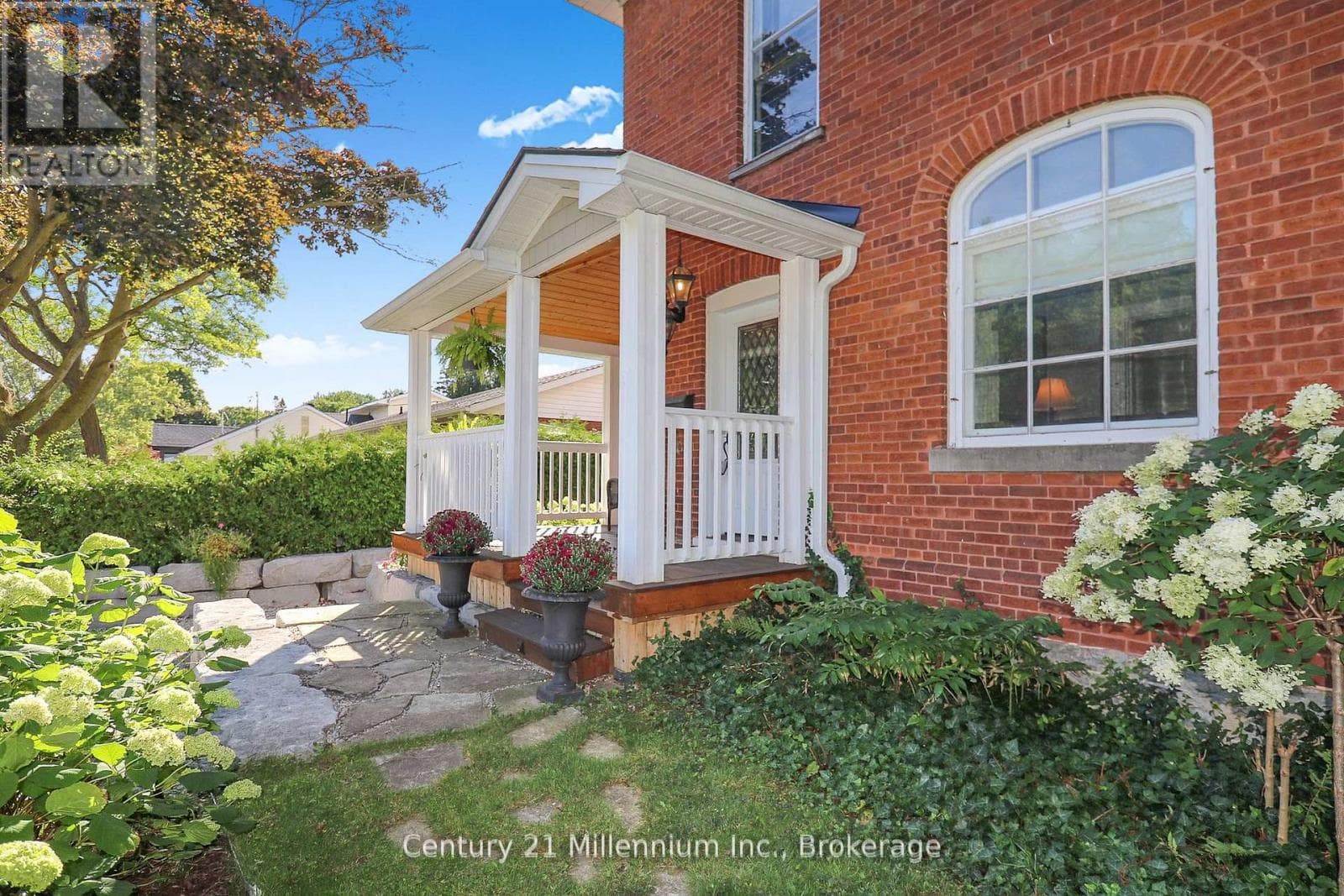 439 BIRCH STREET photo 3