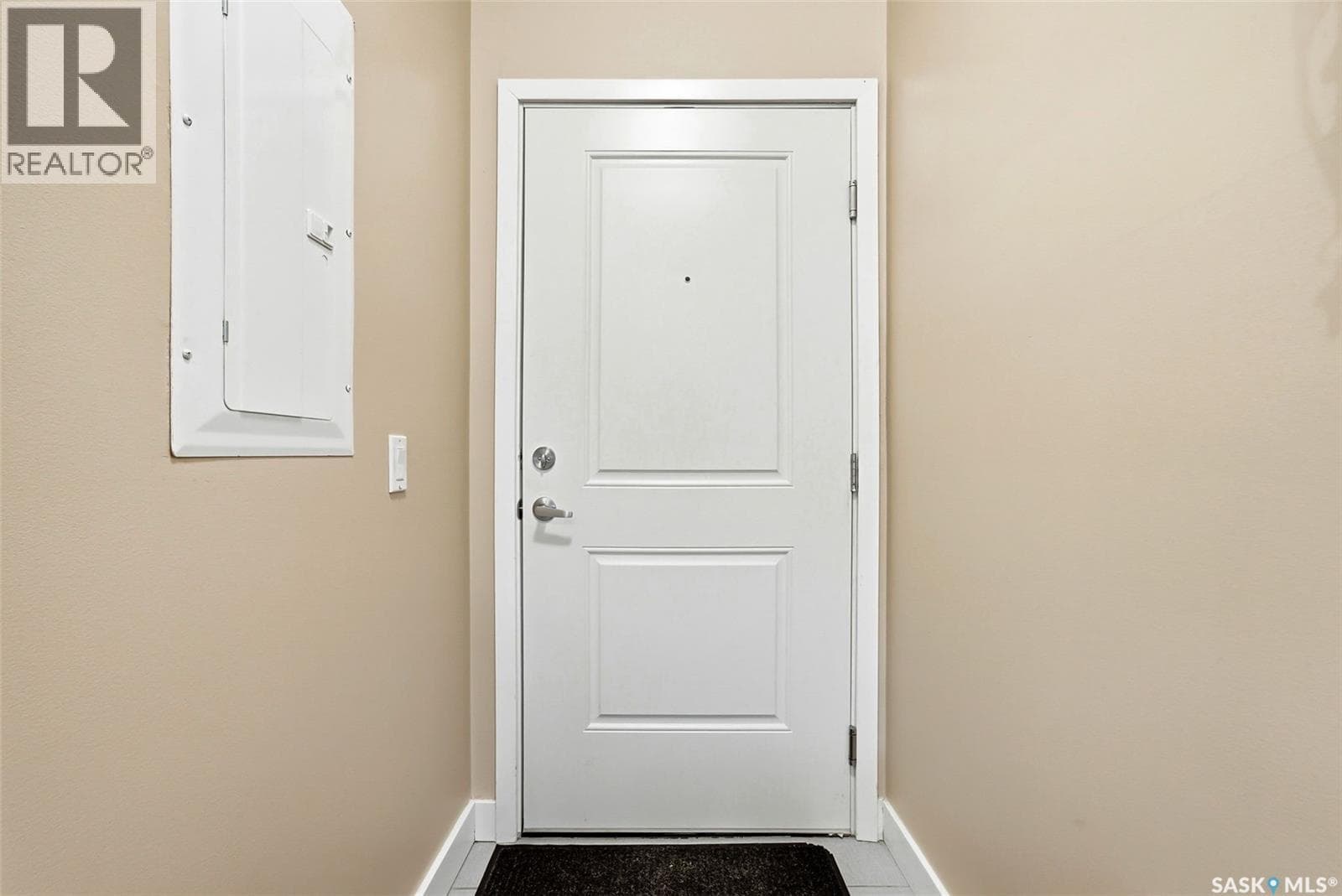 301 2255 Angus STREET — photo 3