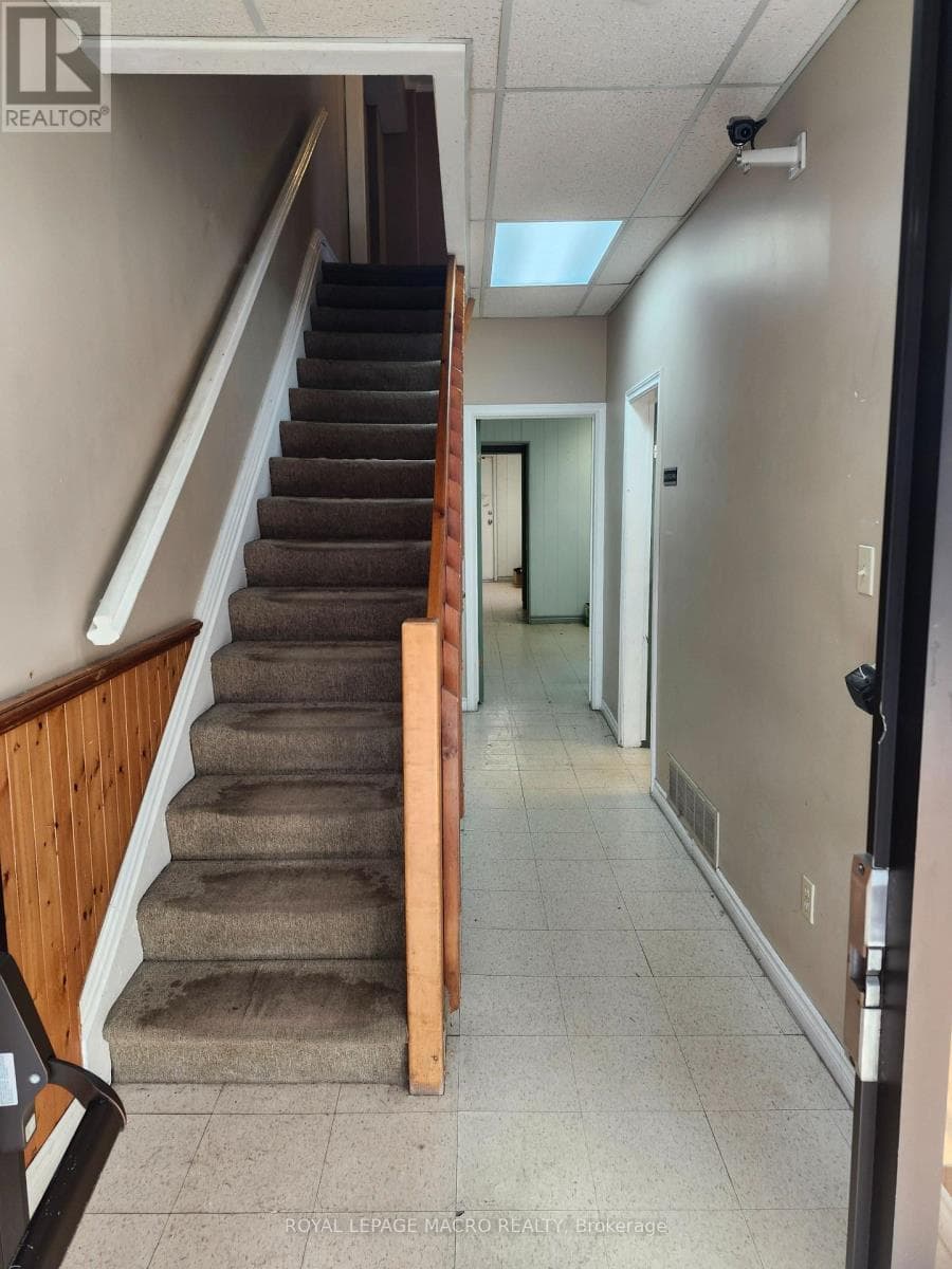 479 MAIN STREET E photo 4
