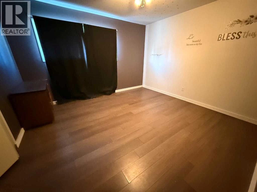 1126 6 Avenue — photo 3