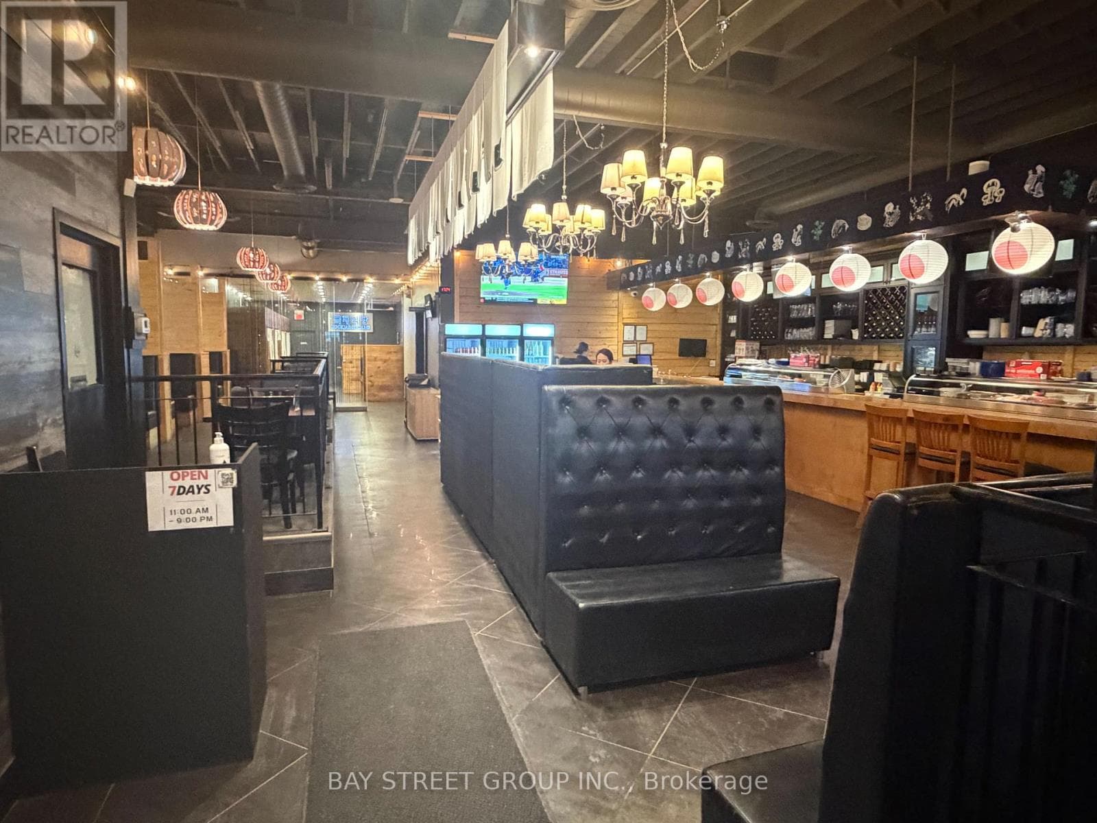 155 WELLINGTON STREET E photo 2