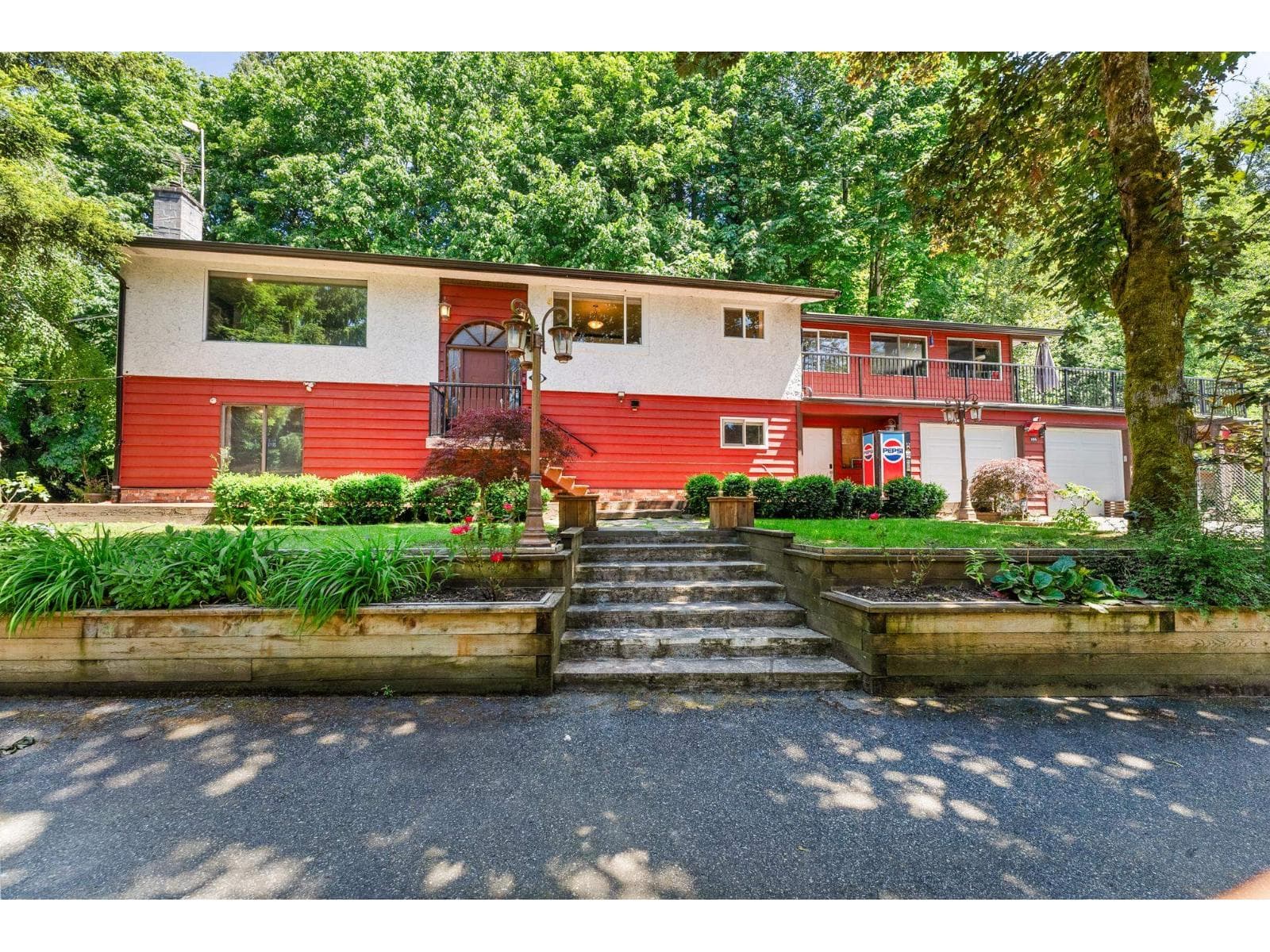 4 bed 2 bath single family at 194 CLOVERMEADOW CRESCENT — $1,330,000