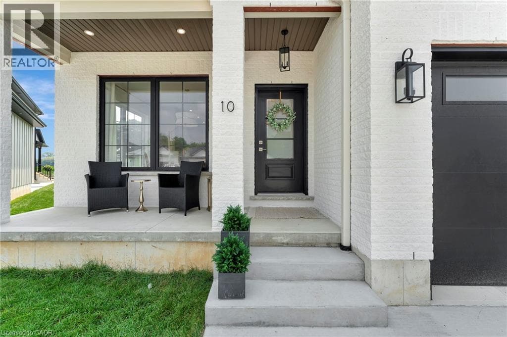 10 MACNEIL Court photo 3