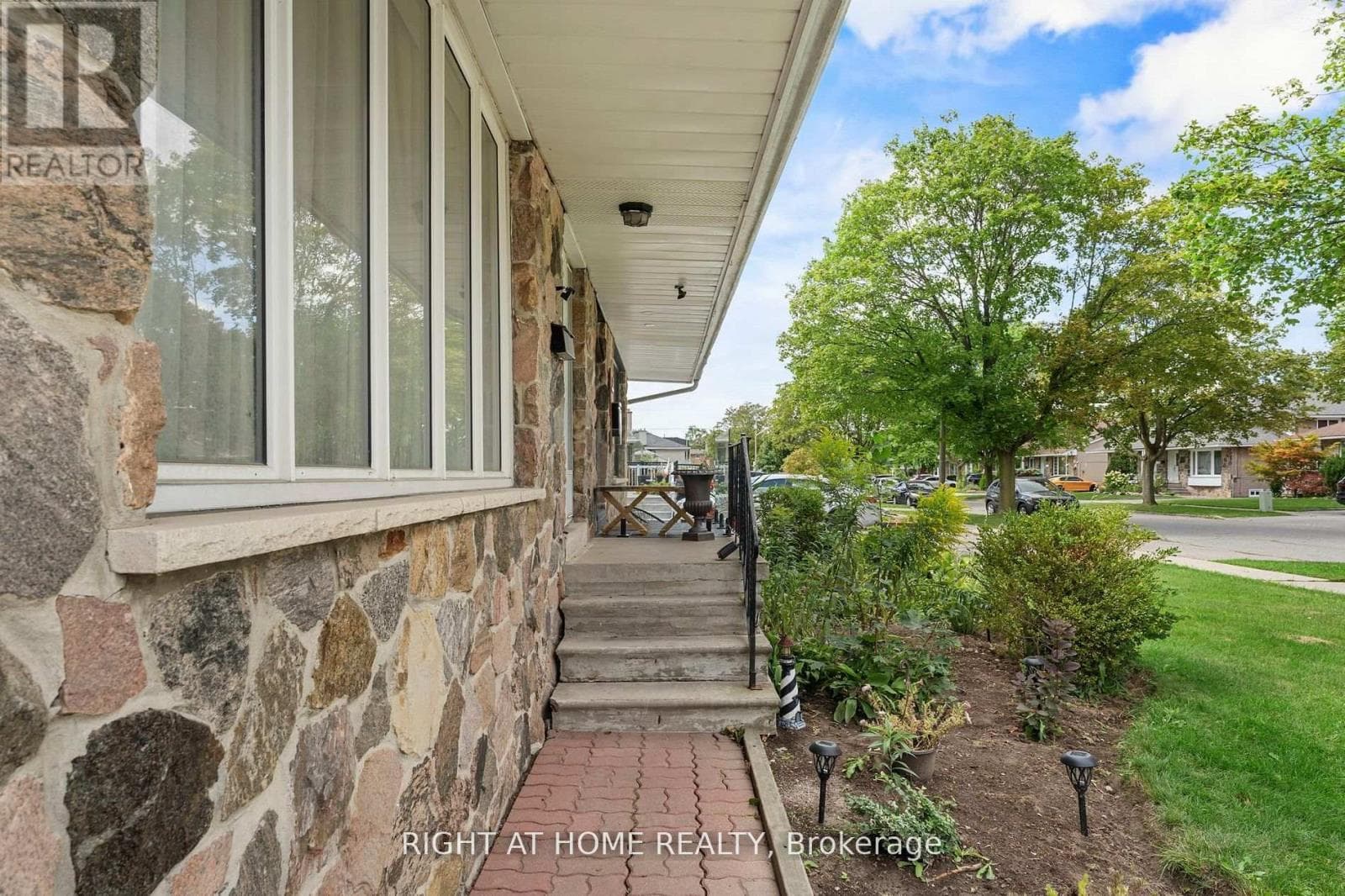 19 DUNSANY CRESCENT photo 3