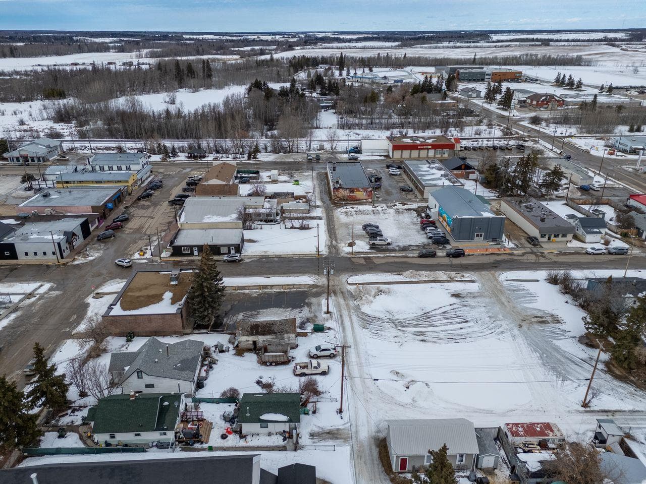 4923  49 Ave photo 3