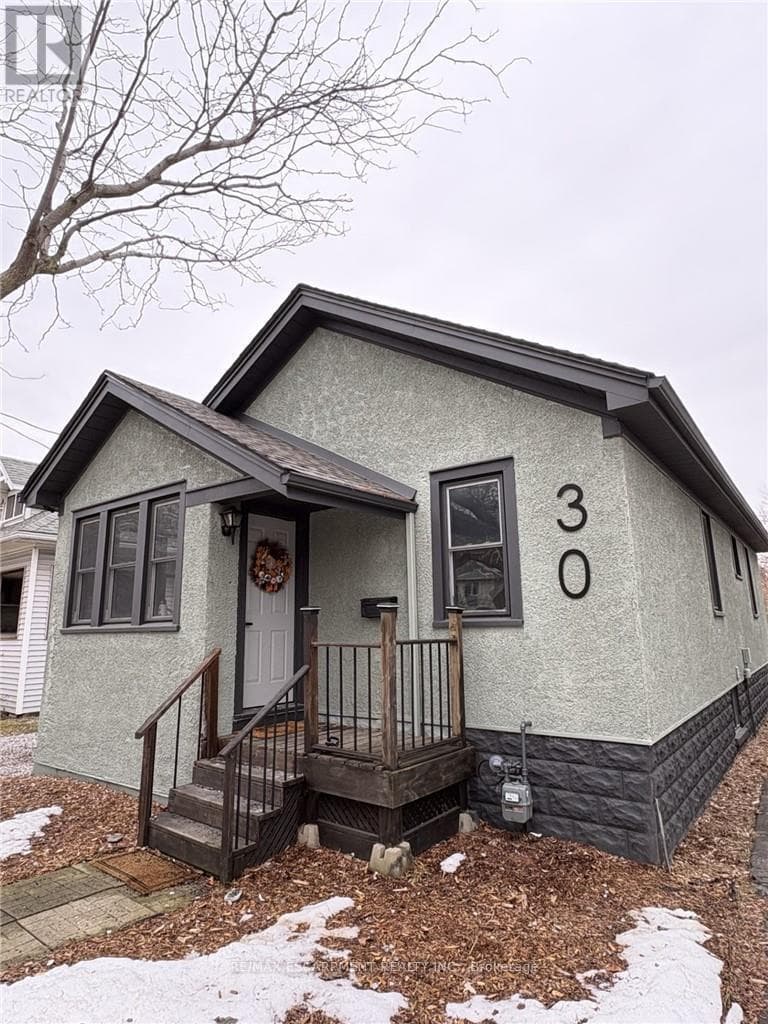 4 bed 2 bath single family at 30 EASTCHESTER AVENUE — $477,500