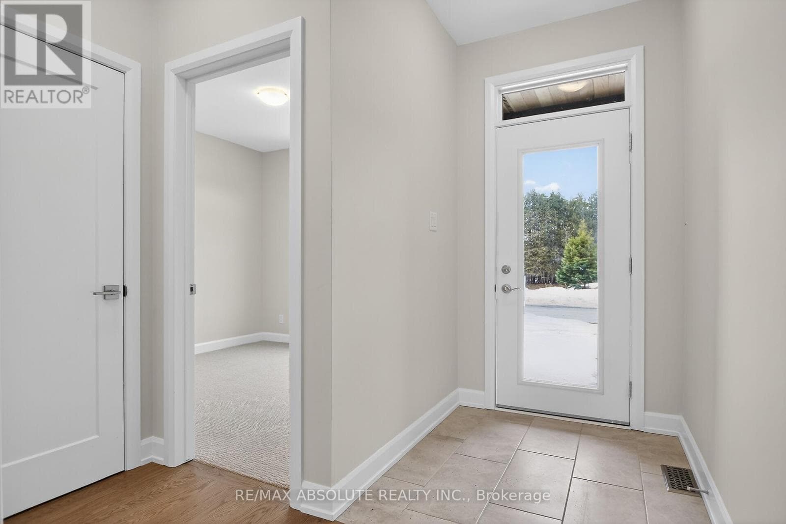 379 EQUINELLE DRIVE photo 3