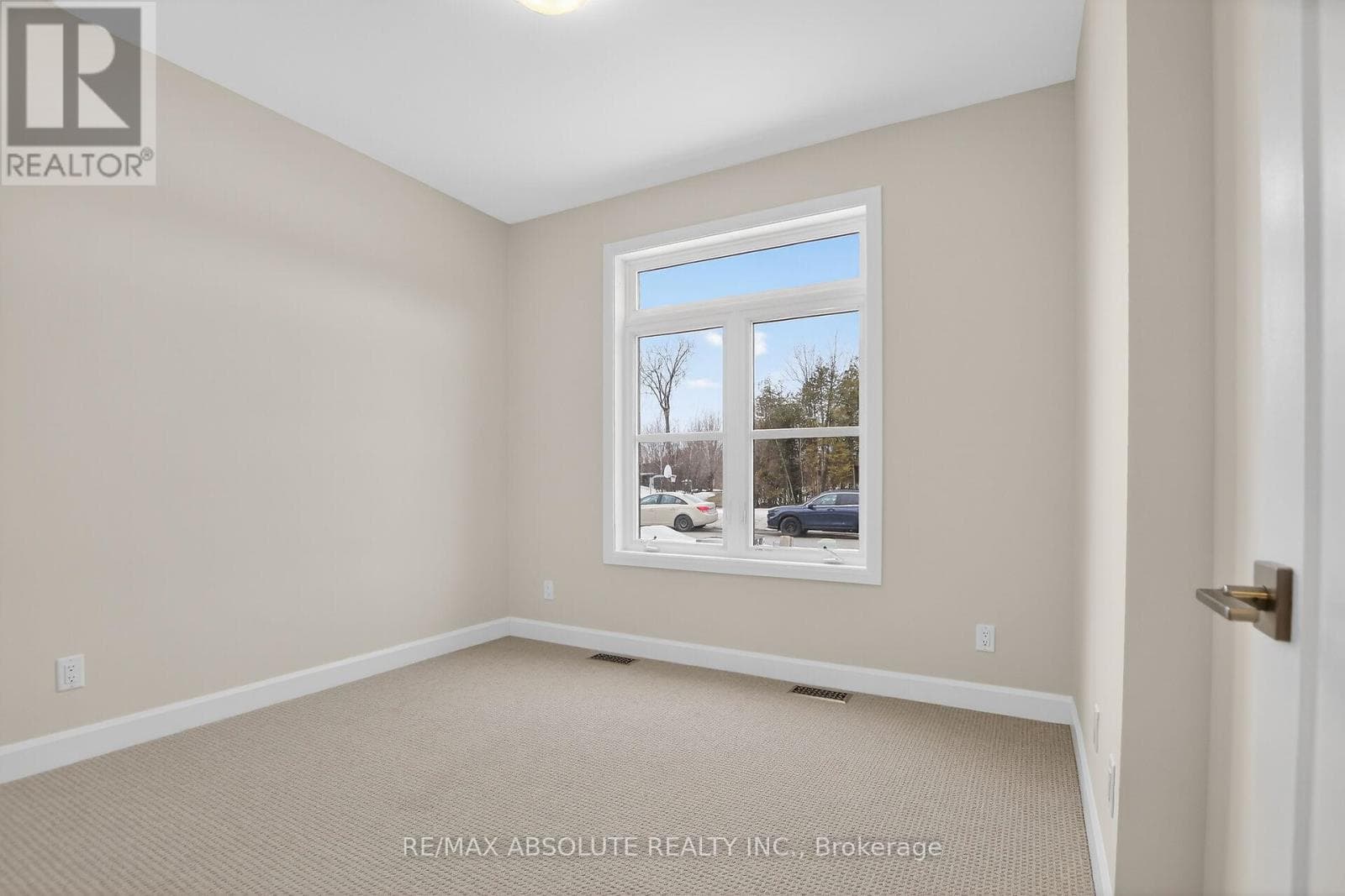 379 EQUINELLE DRIVE photo 5