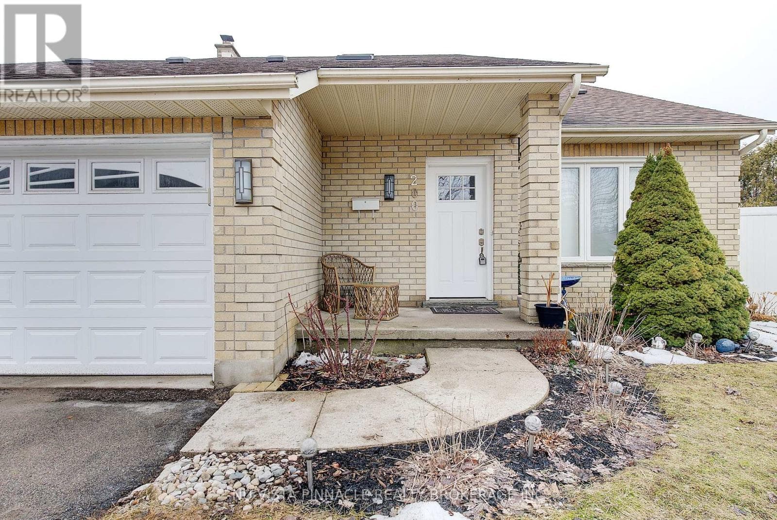 200 CONWAY COURT photo 5