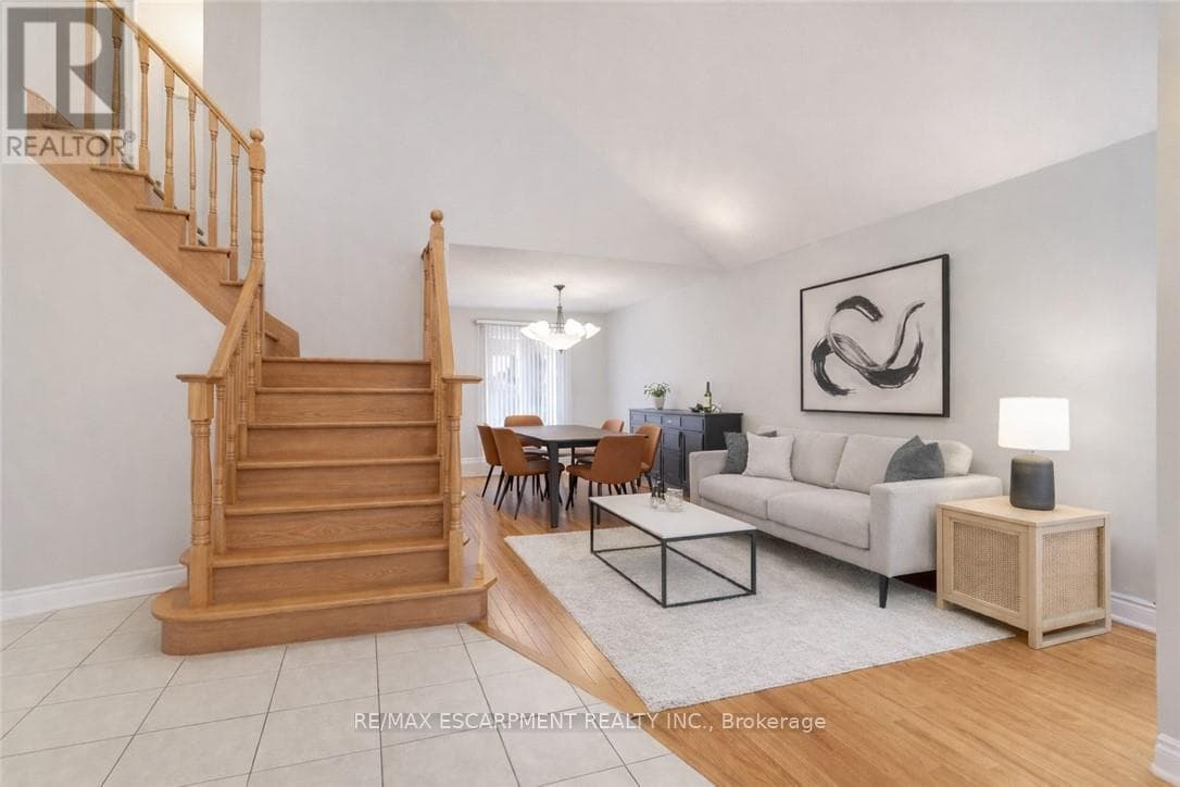 42 HILLGARDEN DRIVE photo 4