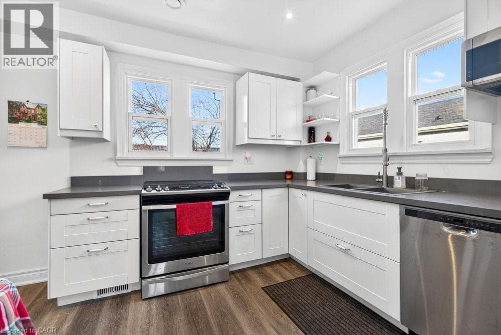 710 RENNIE Street photo 3