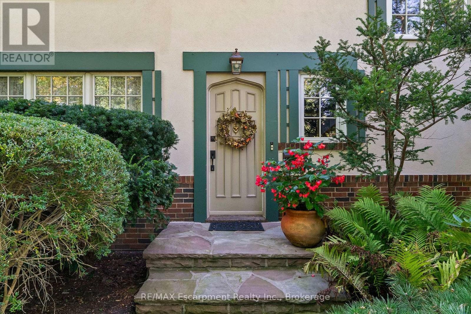 74 HOWARD AVENUE photo 2
