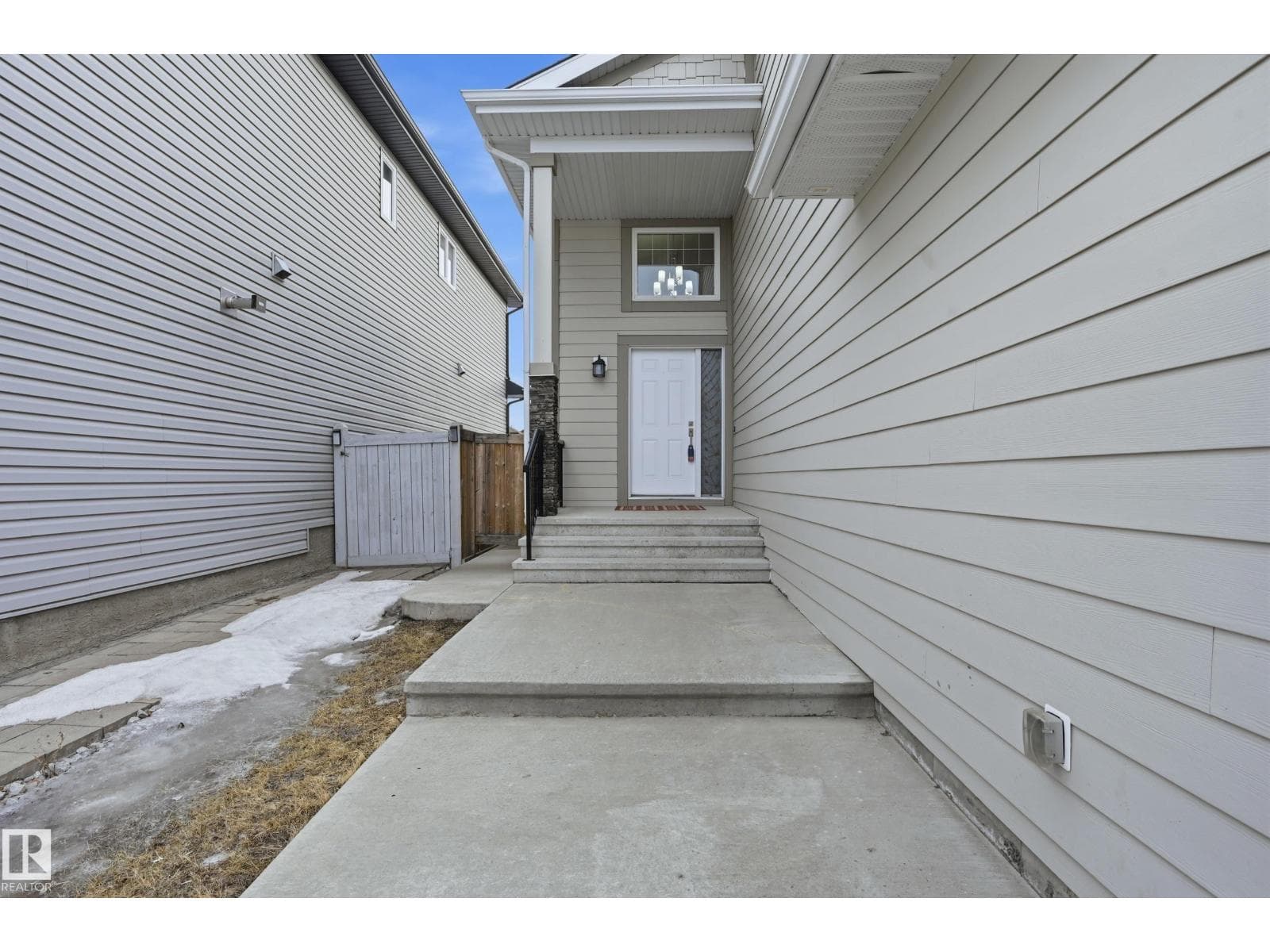 1346 CUNNINGHAM DR W SW photo 2