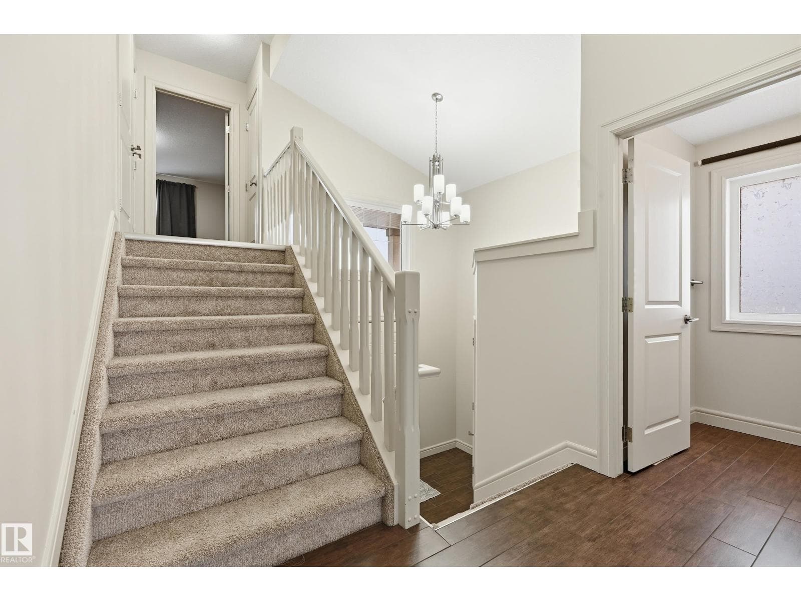 1346 CUNNINGHAM DR W SW photo 3