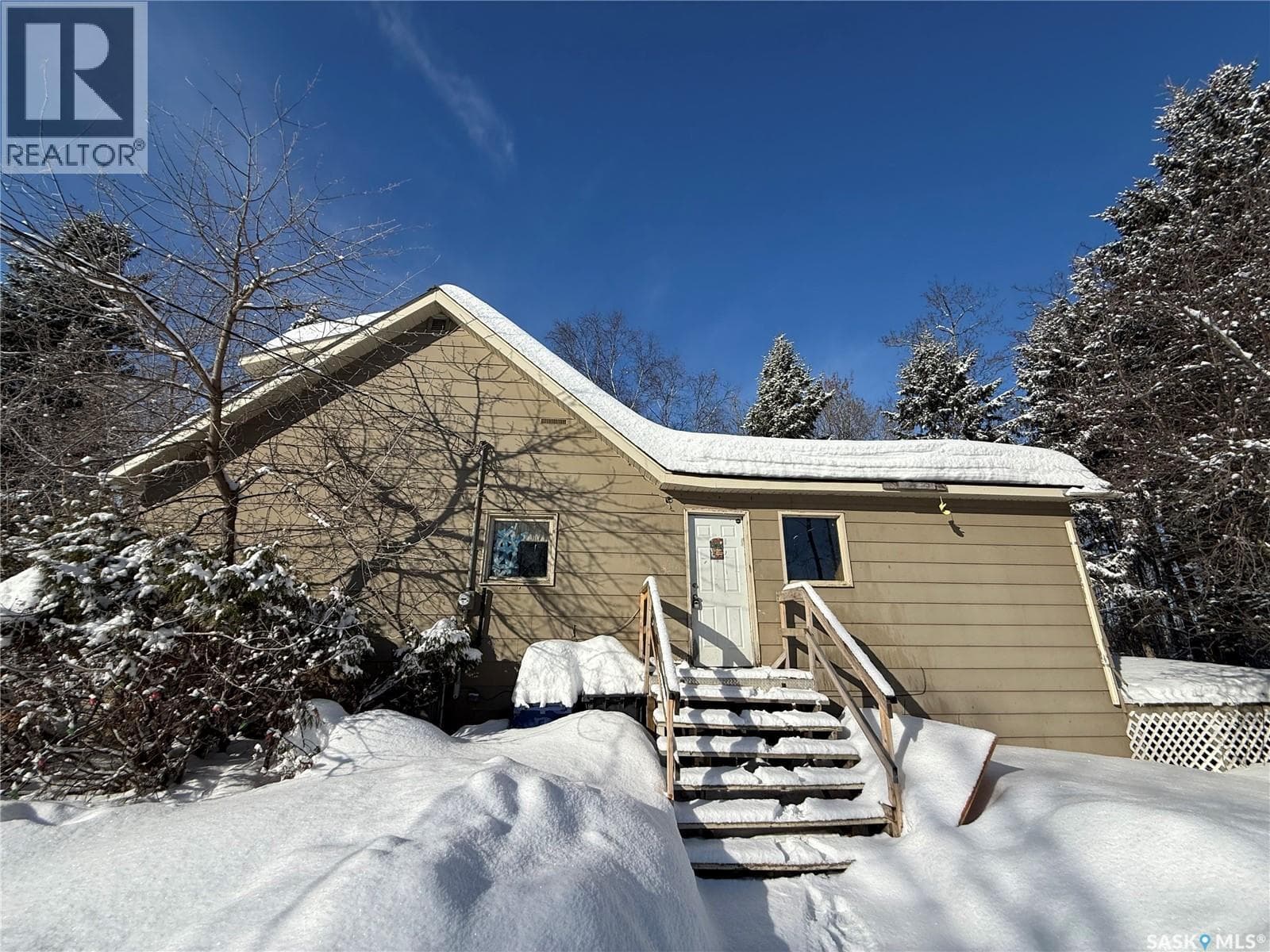 5 bed 2 bath single family at 801 Nipawin ROAD W — $69,900
