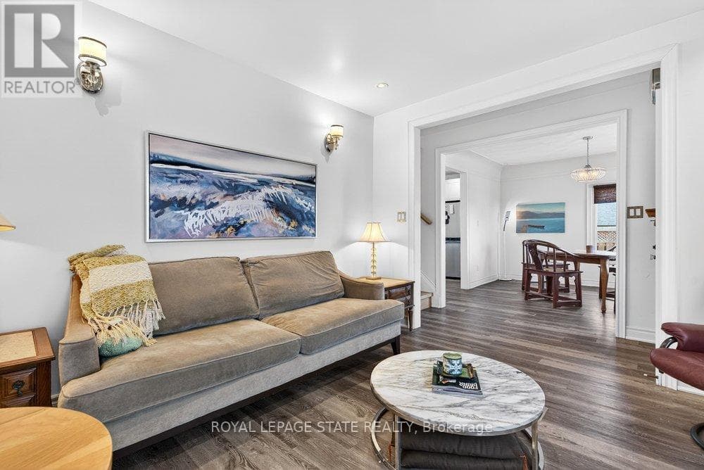710 RENNIE STREET photo 2