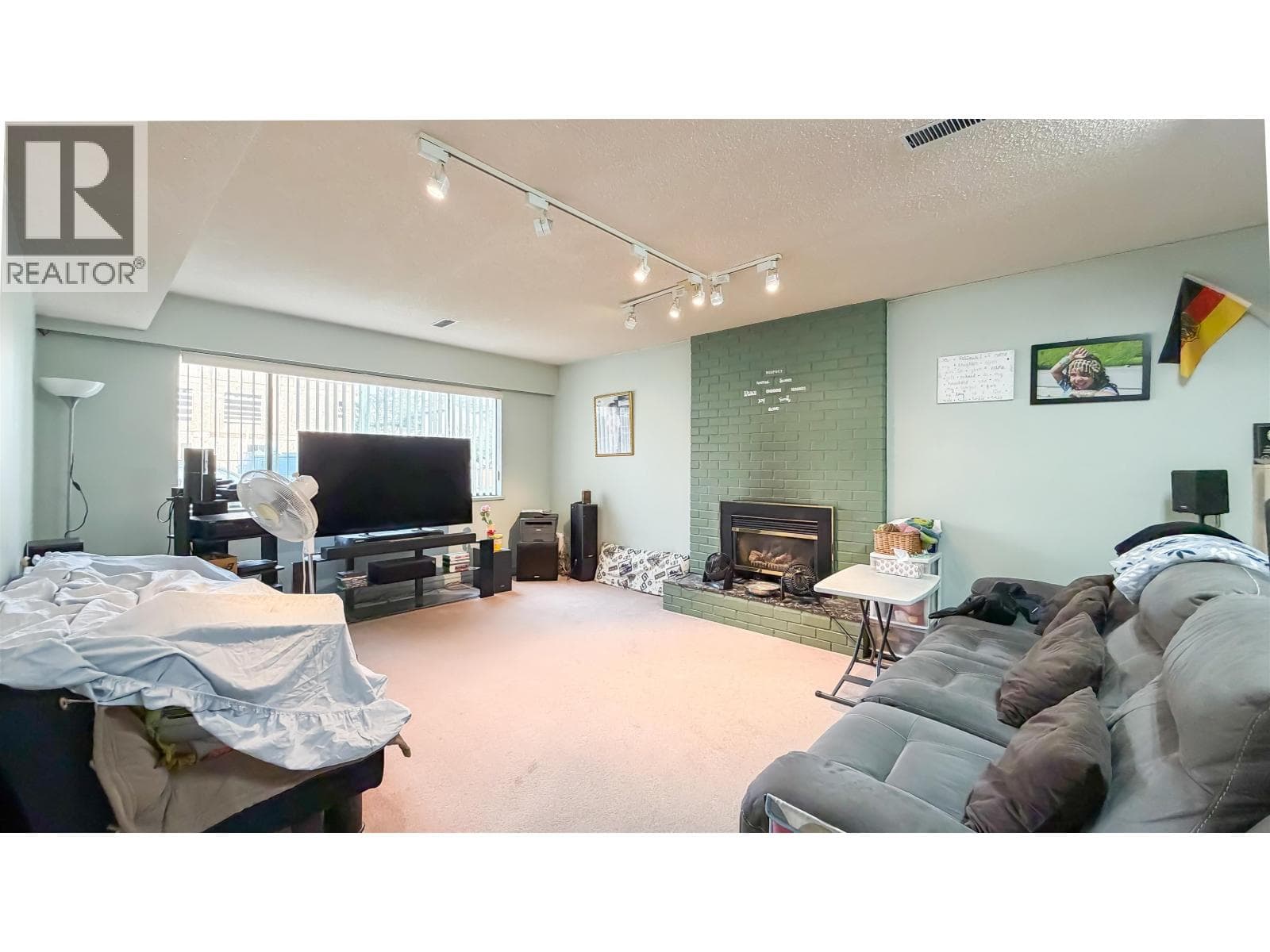 5716 48B AVENUE photo 4