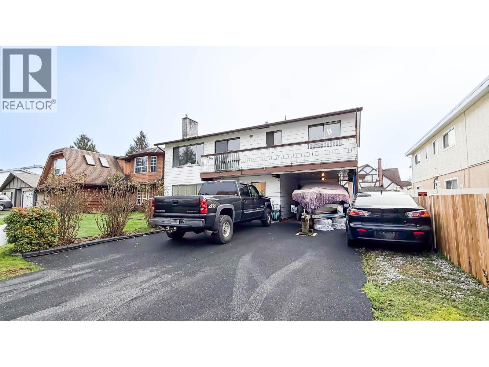 5716 48B AVENUE photo 3