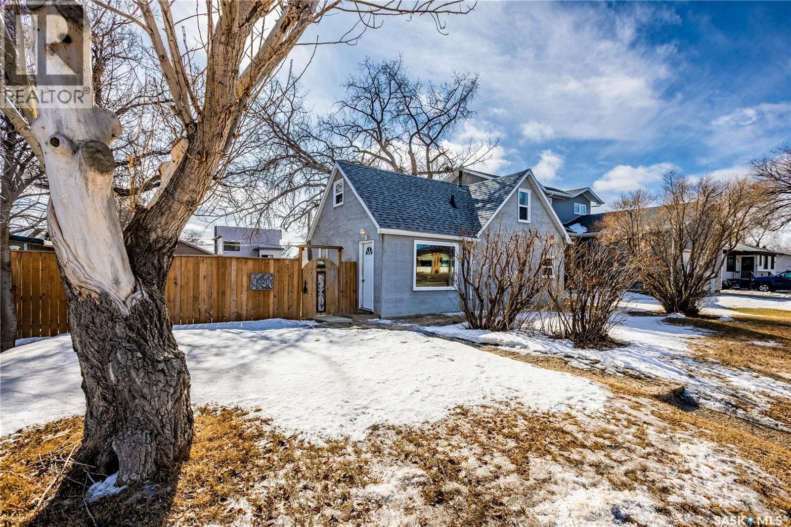 1021 Caribou STREET W