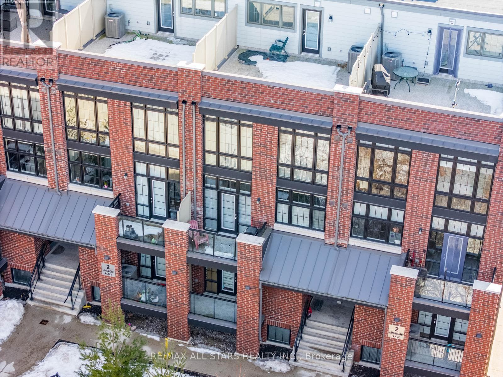 302 - 2 LINSMORE PLACE photo 2