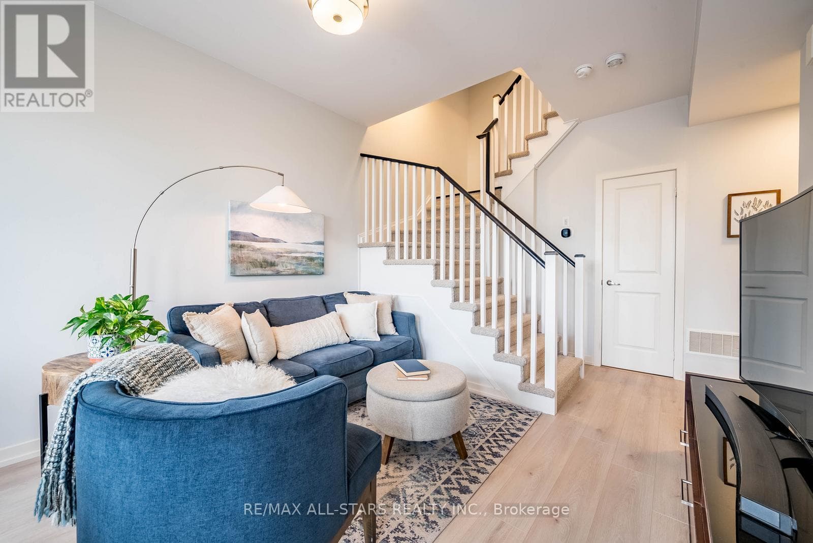 302 - 2 LINSMORE PLACE photo 4