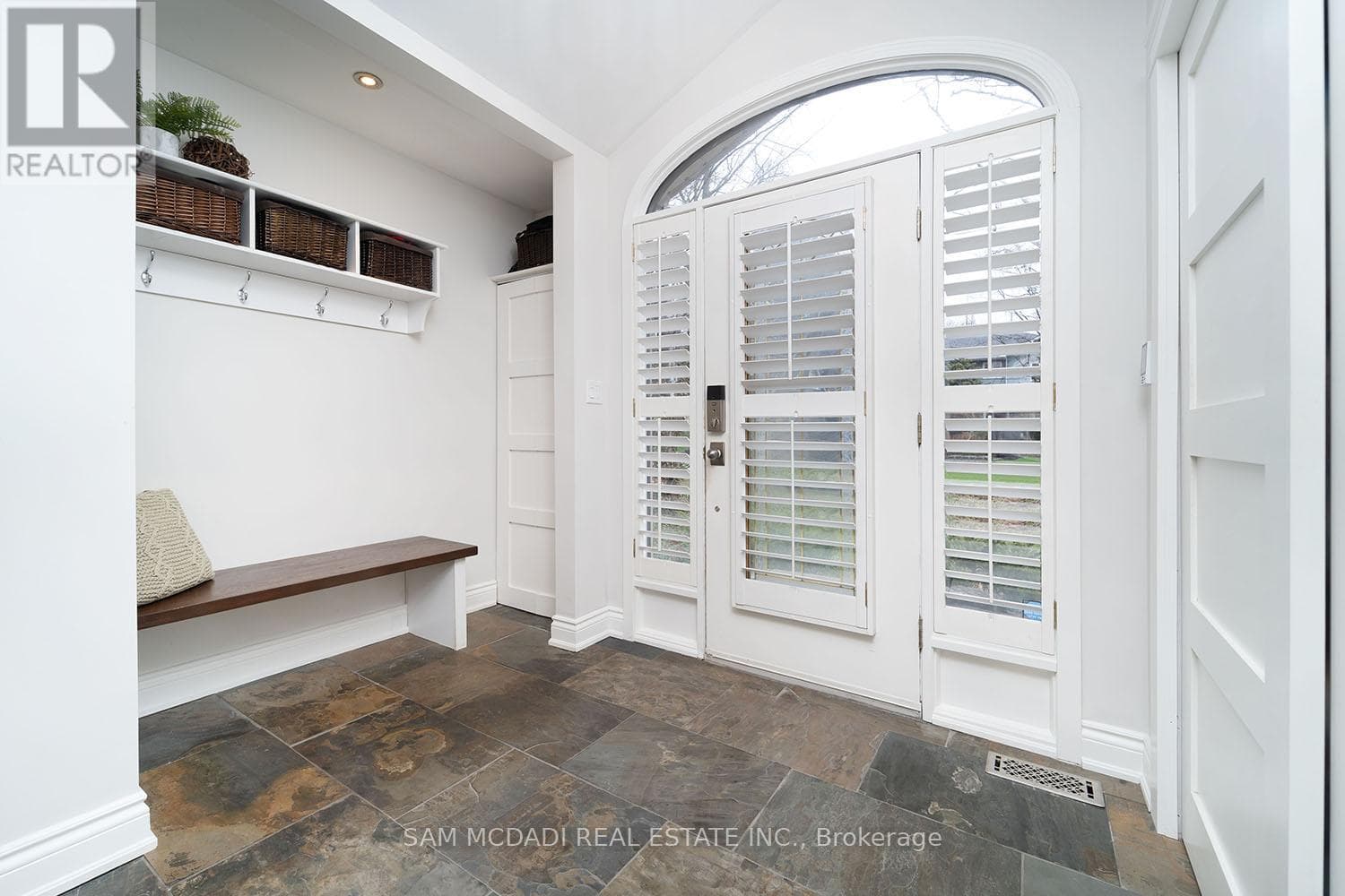 388 ASH ROAD photo 2