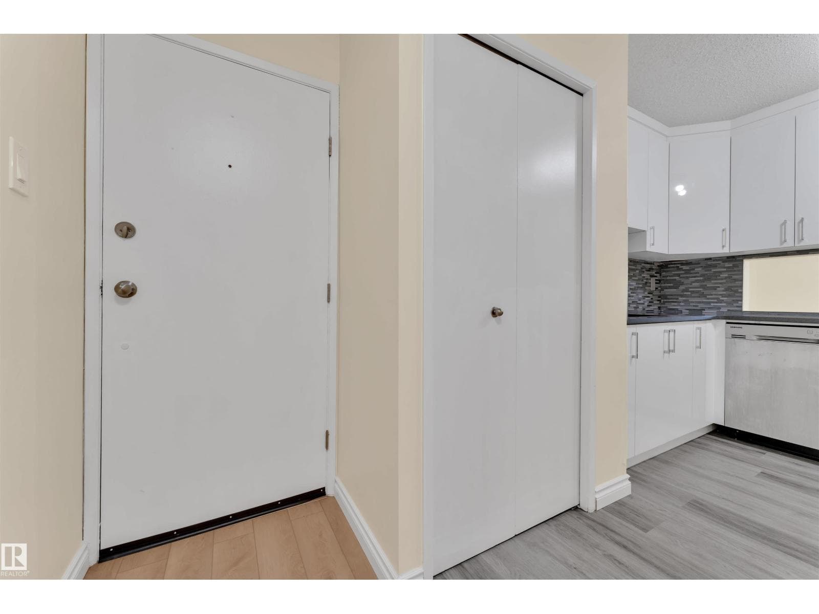 #5 3855 76 ST NW — photo 4