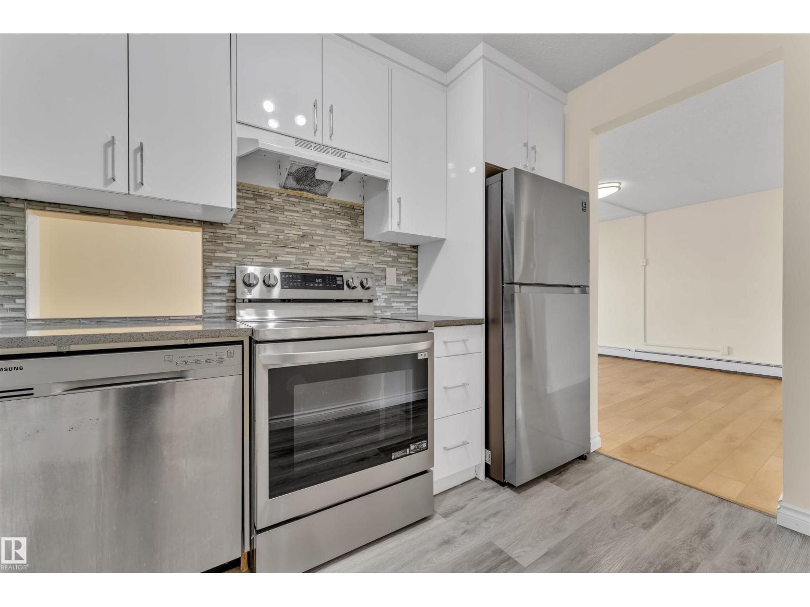 #5 3855 76 ST NW — photo 3