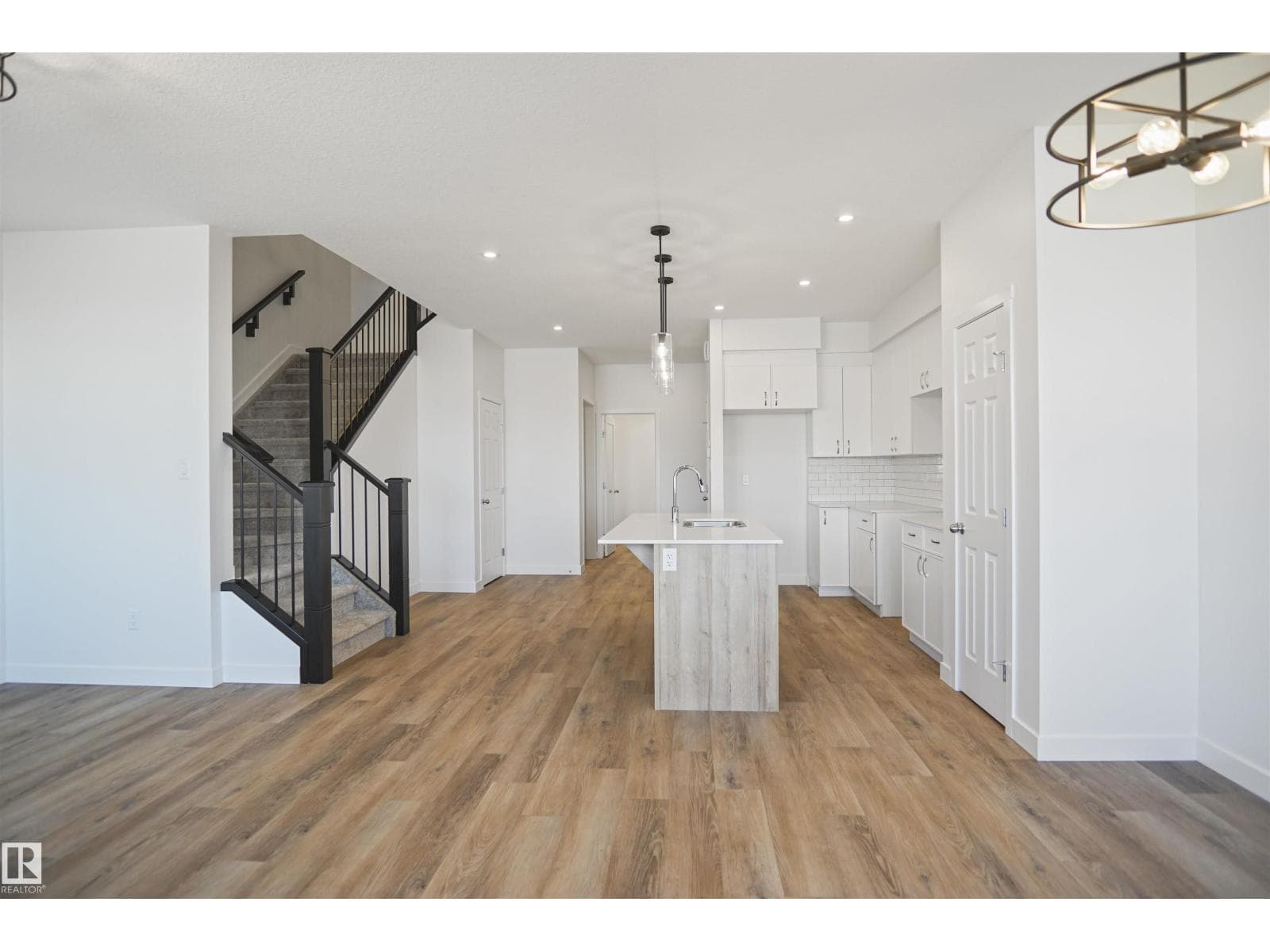 18963 28 AV NW — photo 5