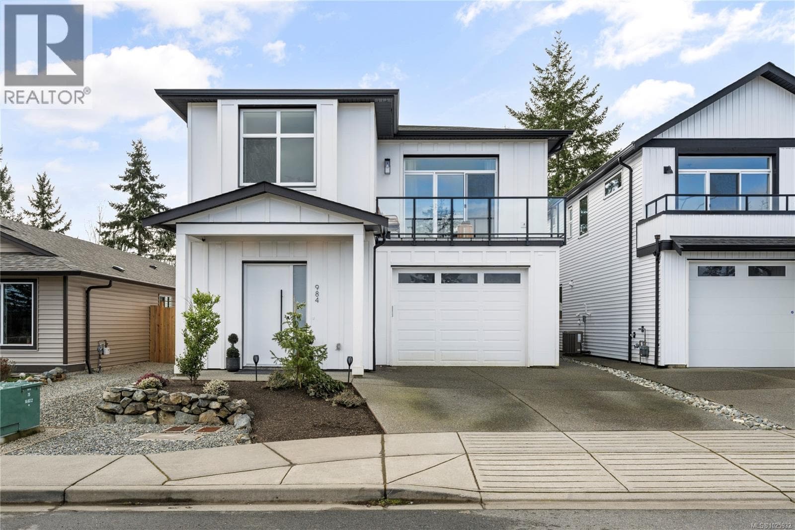 5 bed 4 bath single family at 984 Harbour View St — $899,900