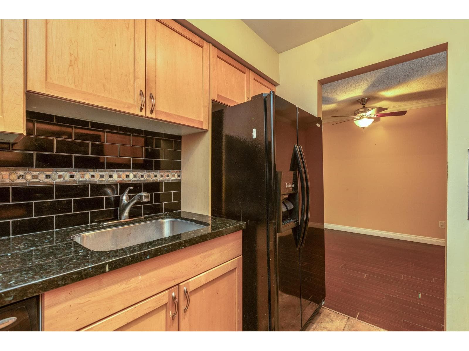 212 17661 58A AVENUE photo 4