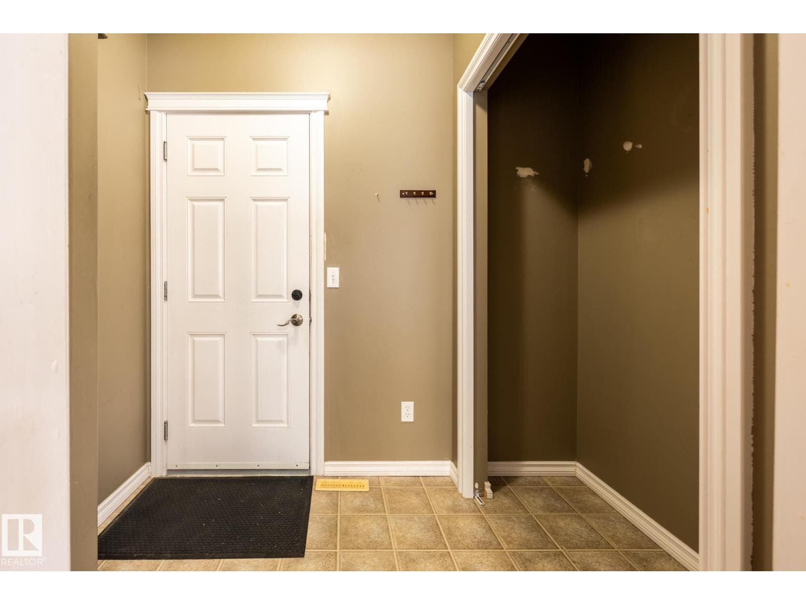 11622 11 AV SW photo 2