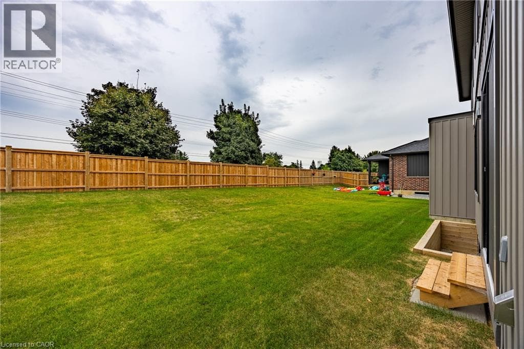 103 AMBER Street photo 3